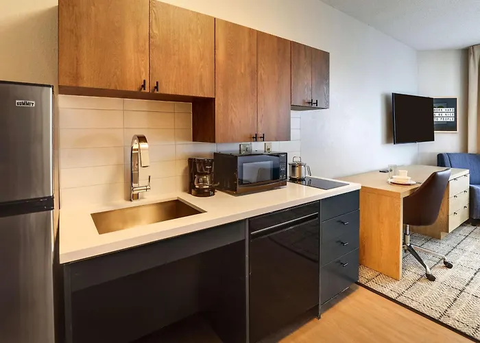 Sonesta Simply Suites Miami Airport Doral